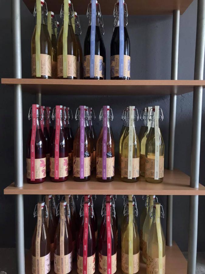 Pilikan Apartments - Park, Agroturism, Vineyard & Farm 체르젝토마 외부 사진